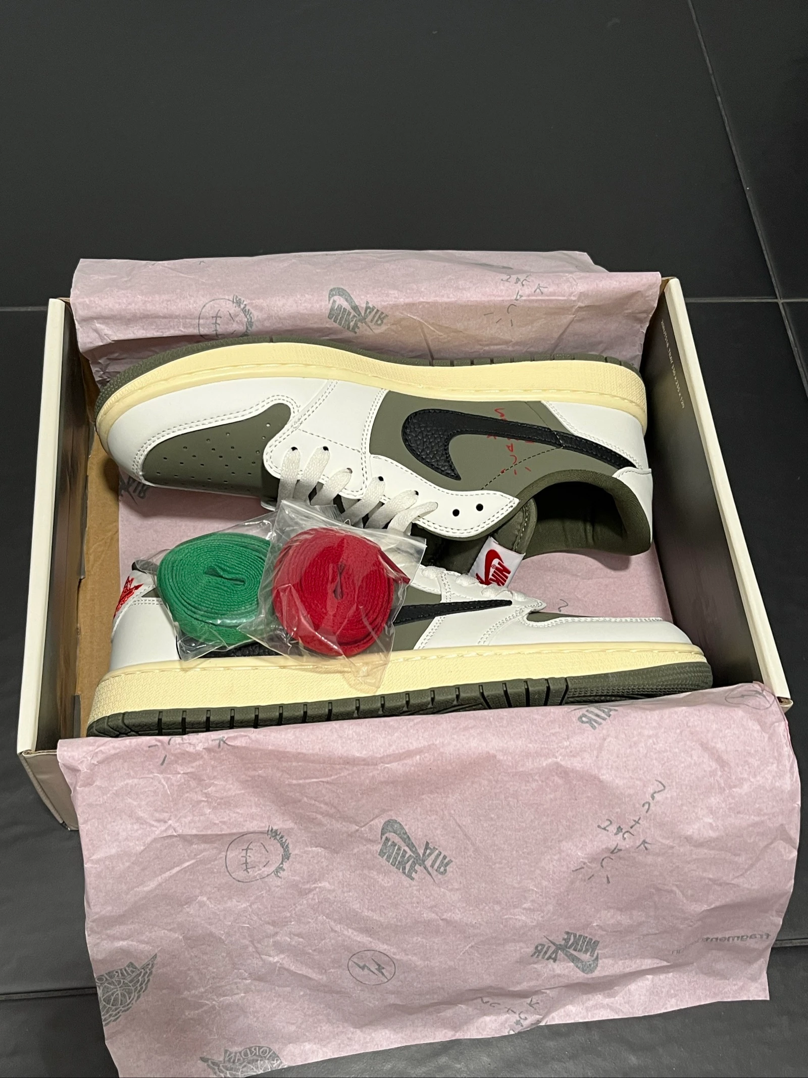 Travis Scott x Air Jordan 1 Low OG Olive – photo 7